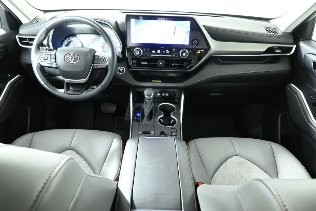 Thumbnail: 2023 Toyota Highlander - 4