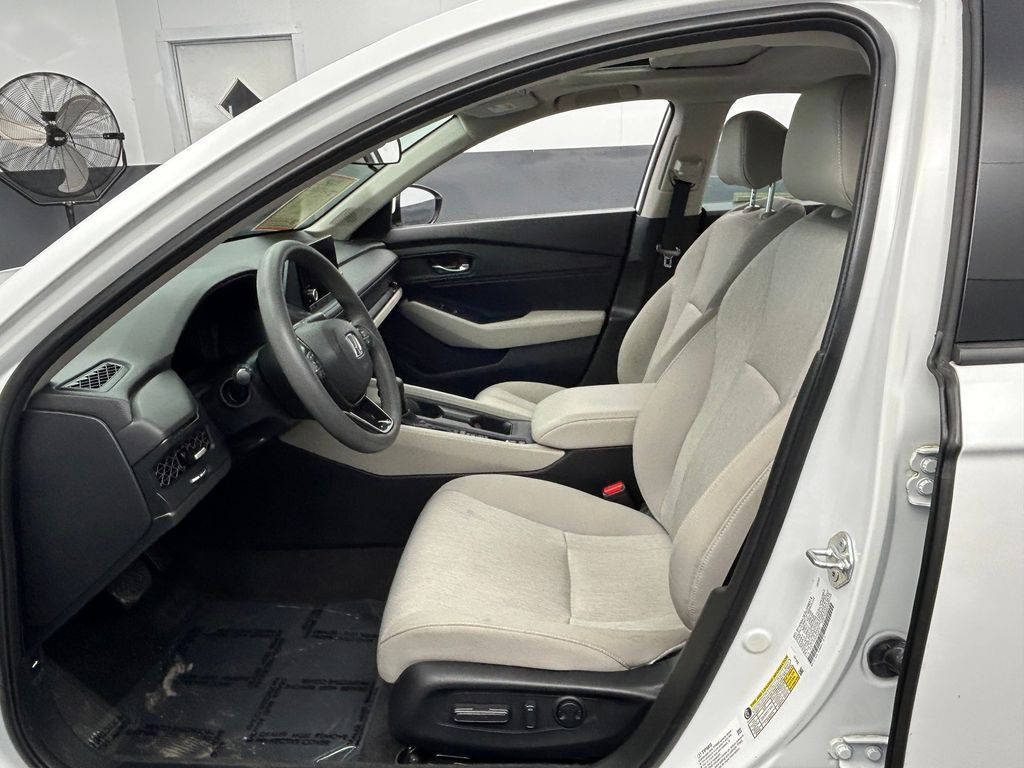 Used 2023 White Honda EX image 15