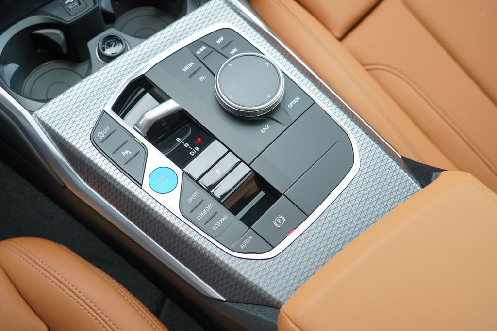 Thumbnail: 2026 BMW i4 - 18