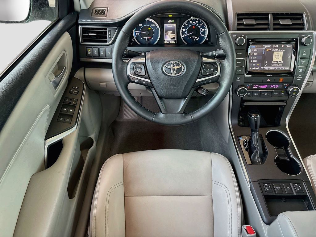 Thumbnail: 2016 Toyota Camry - 10