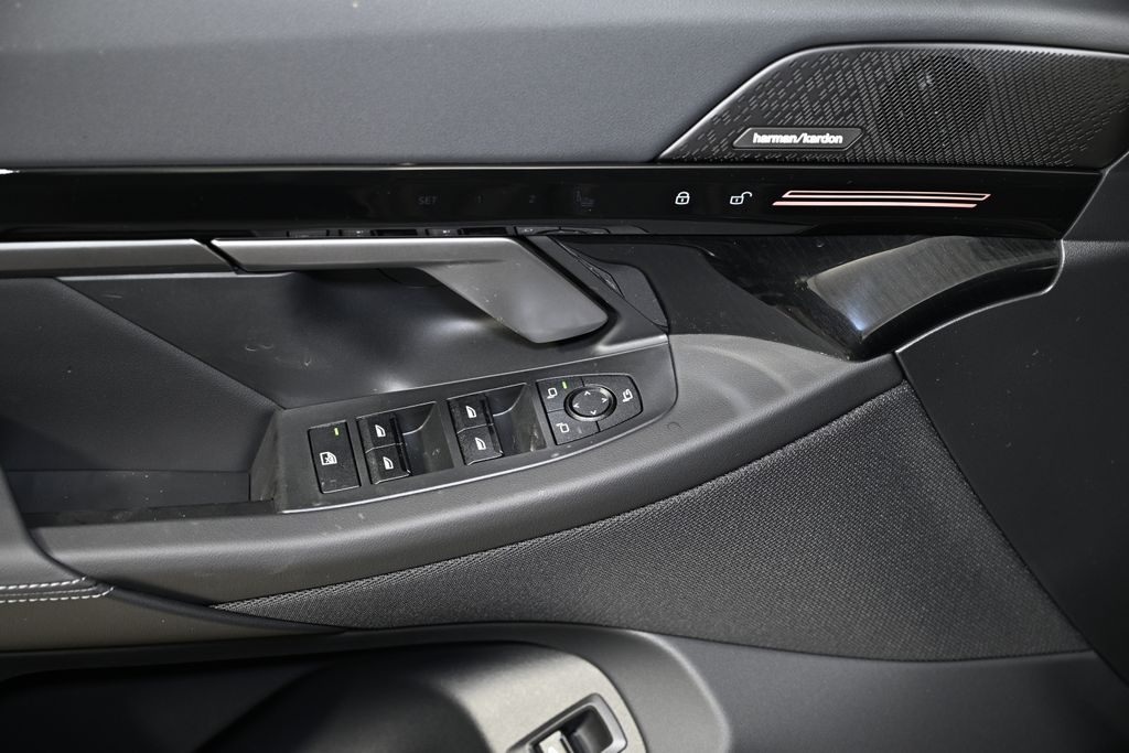 Thumbnail: 2025 BMW 5 Series - 22