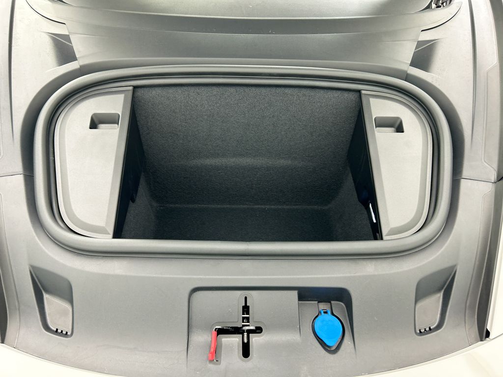 Thumbnail: 2026 Porsche Taycan - 30