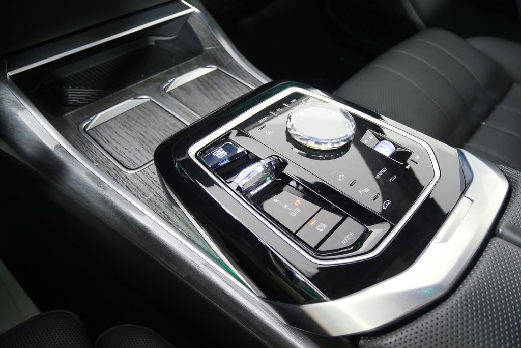 Thumbnail: 2024 BMW 7 Series - 21