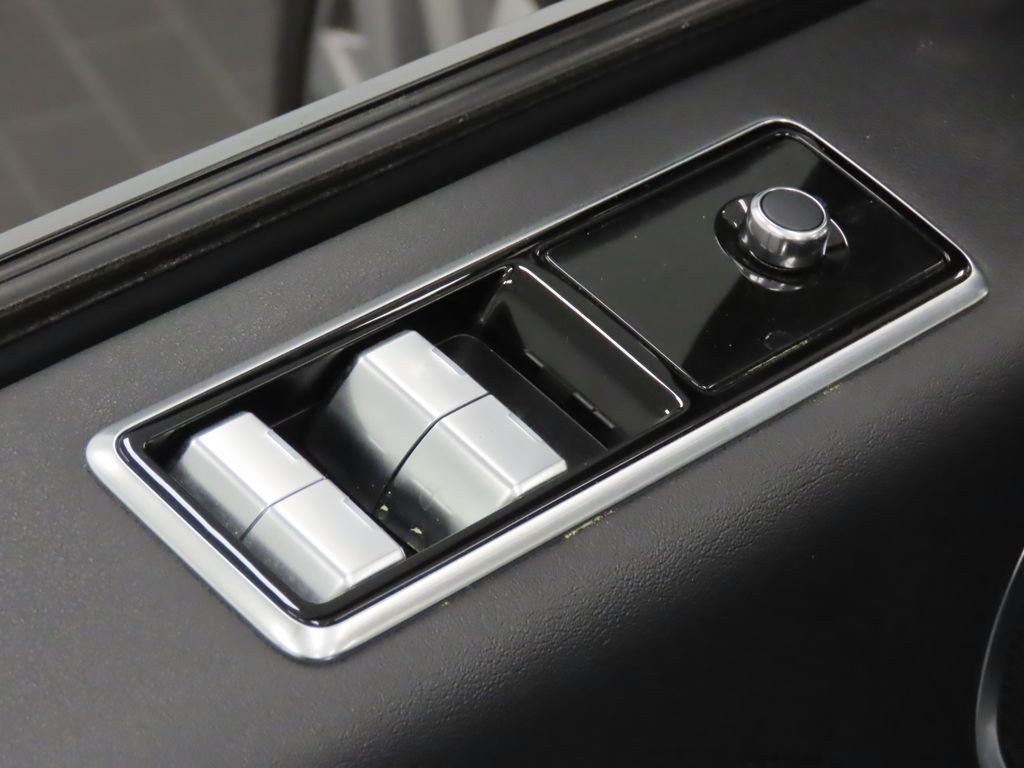 Thumbnail: 2019 Land Rover Range Rover - 32