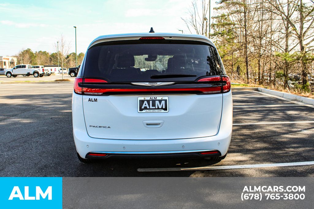 2024 Chrysler Pacifica Touring L - Photo 11