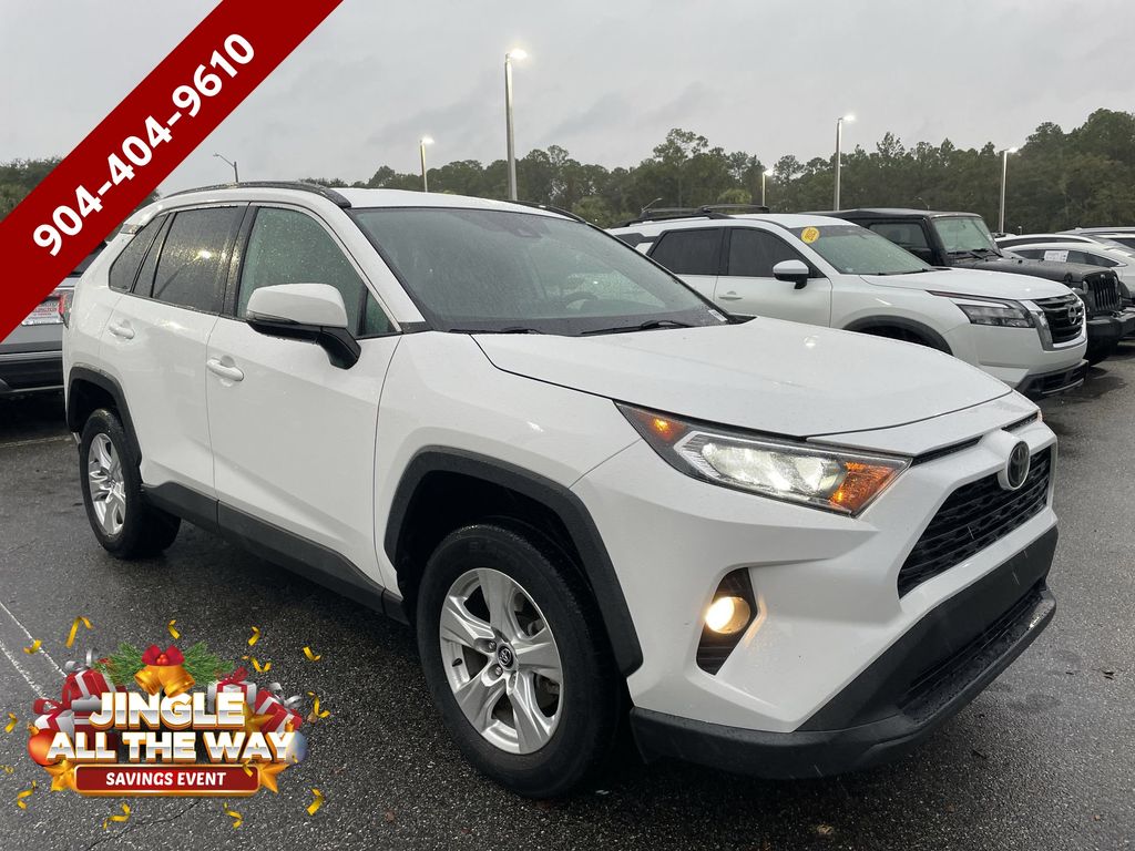 2021 Toyota RAV4 XLE's photo