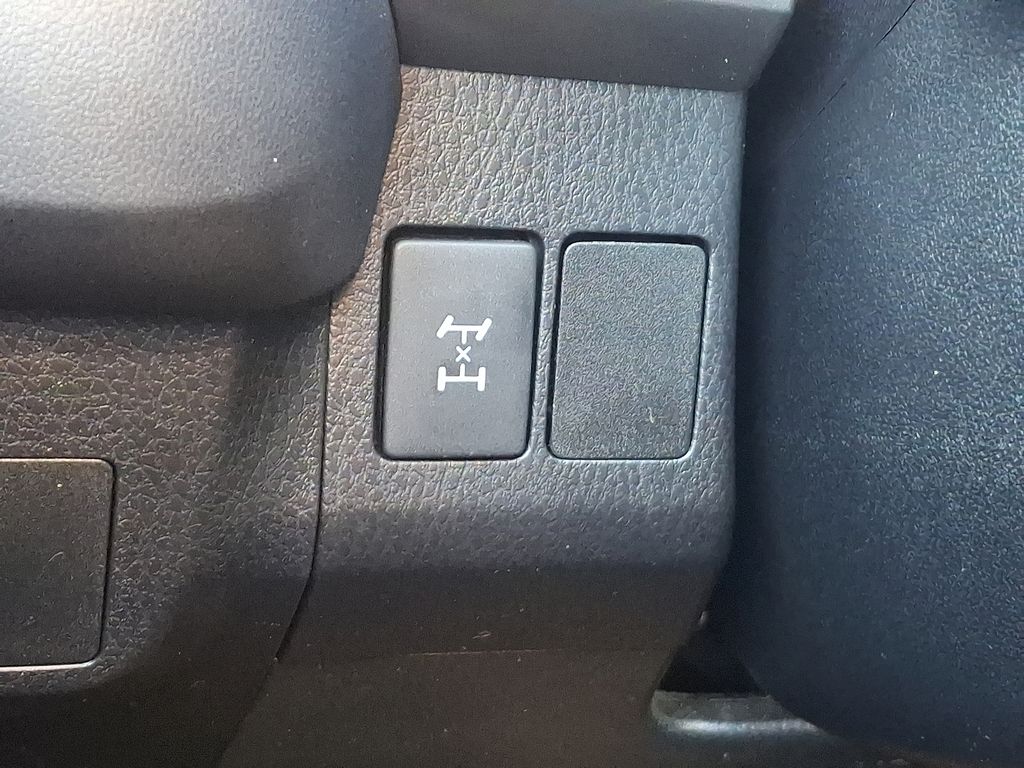 Thumbnail: 2018 Toyota RAV4 - 26