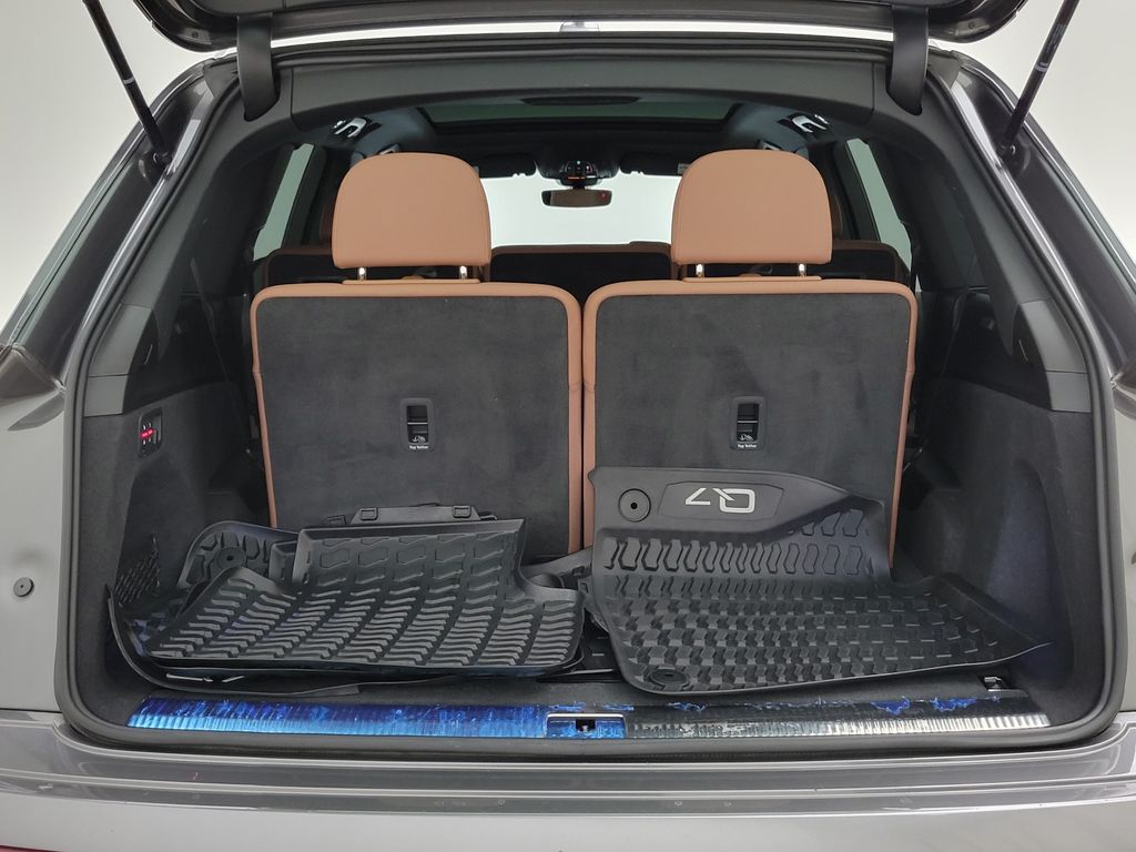 Thumbnail: 2023 Audi Q7 - 10