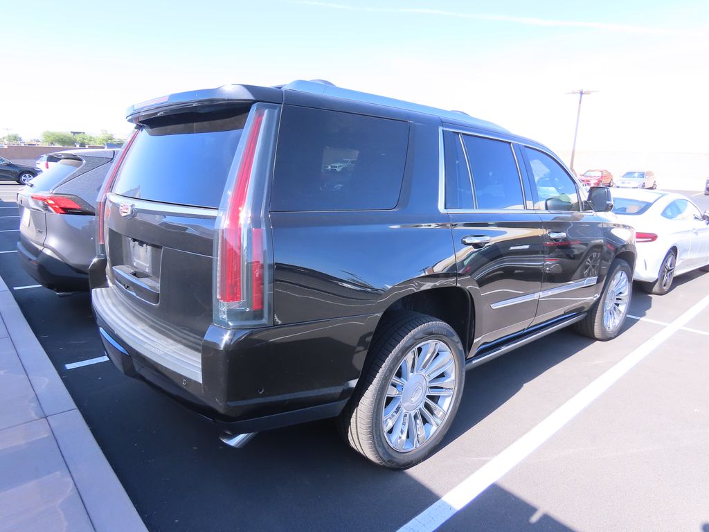 Thumbnail: 2020 Cadillac Escalade - 3