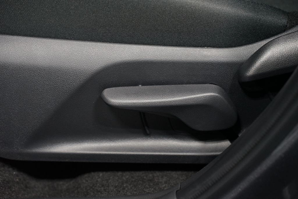 Thumbnail: 2025 Toyota RAV4 - 31