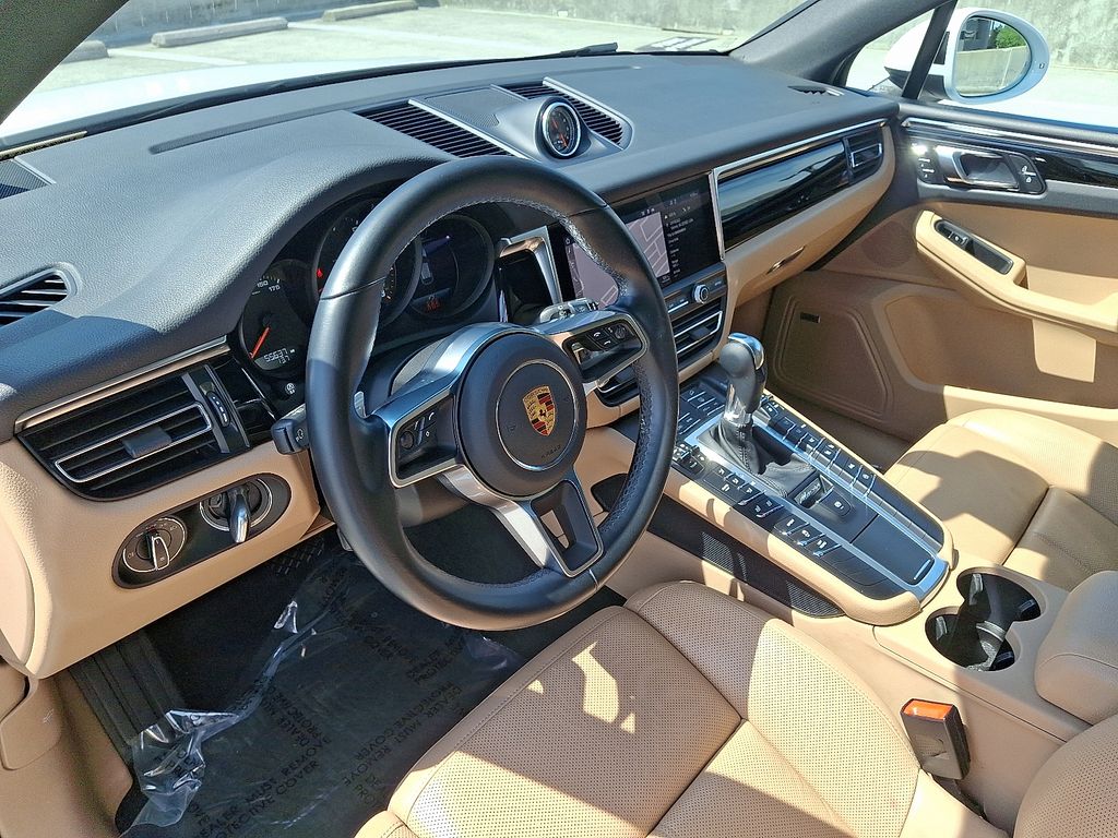 Thumbnail: 2021 Porsche Macan - 4