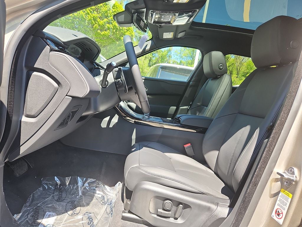 Thumbnail: 2026 Land Rover Range Rover Velar - 6