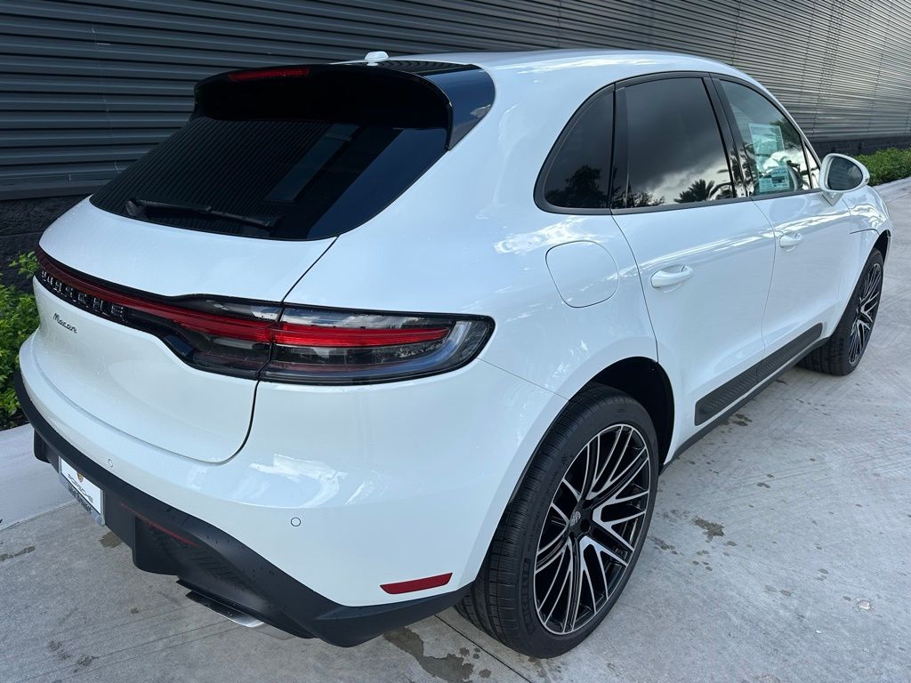 Thumbnail: 2025 Porsche Macan - 9