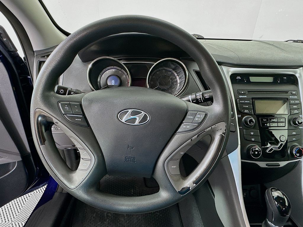 Thumbnail: 2013 Hyundai Sonata - 11
