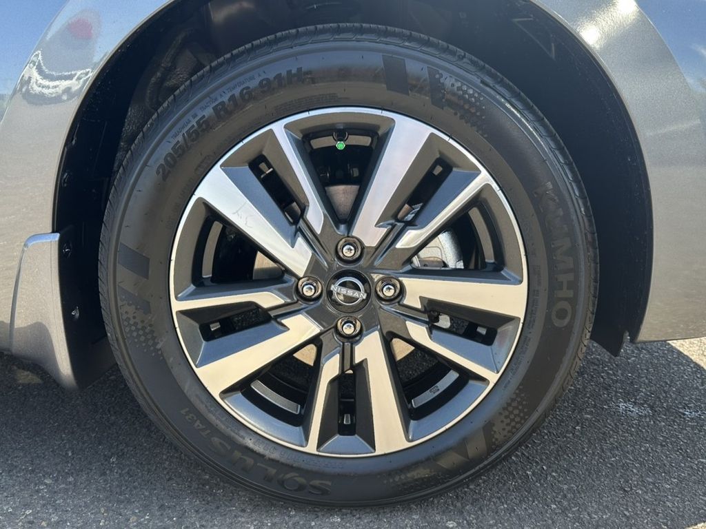 2025 Nissan Versa 1.6 SV