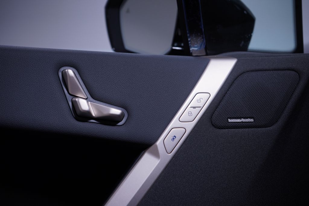 Thumbnail: 2026 BMW iX - 12