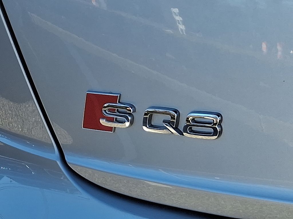 Thumbnail: 2023 Audi SQ8 - 32