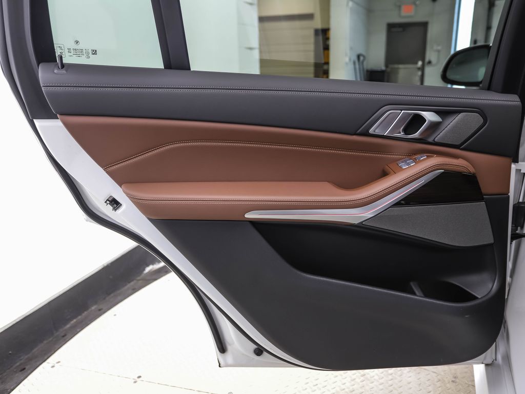 Thumbnail: 2023 BMW X7 - 20