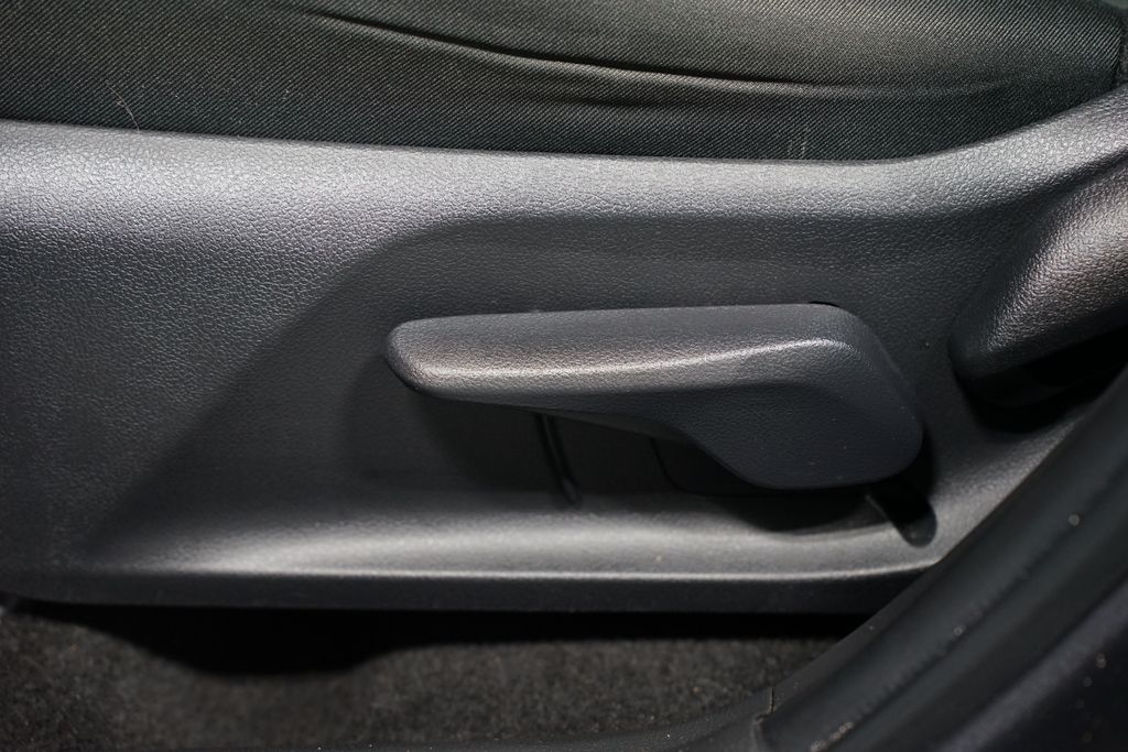 Thumbnail: 2025 Toyota RAV4 - 31