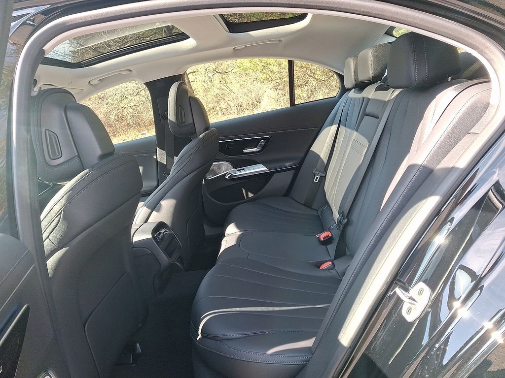 Thumbnail: 2026 Mercedes-Benz E-Class - 7