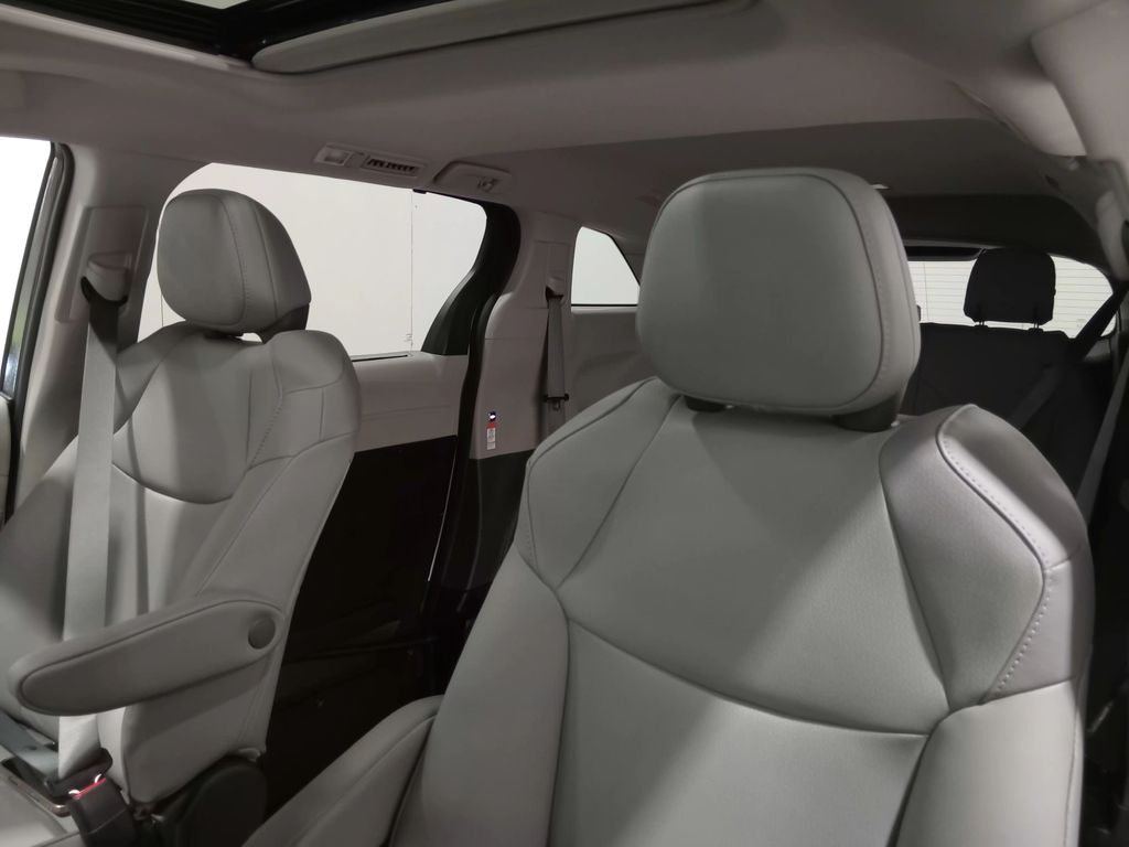 2022 Toyota Sienna XLE