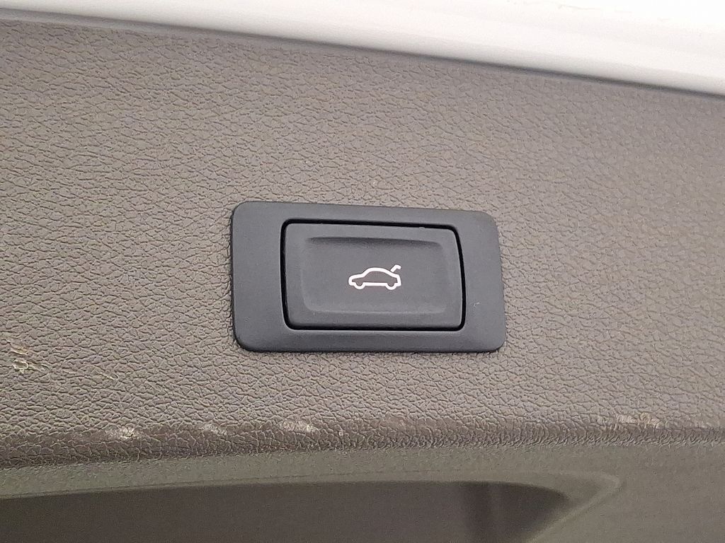 Thumbnail: 2013 Audi Q5 - 29