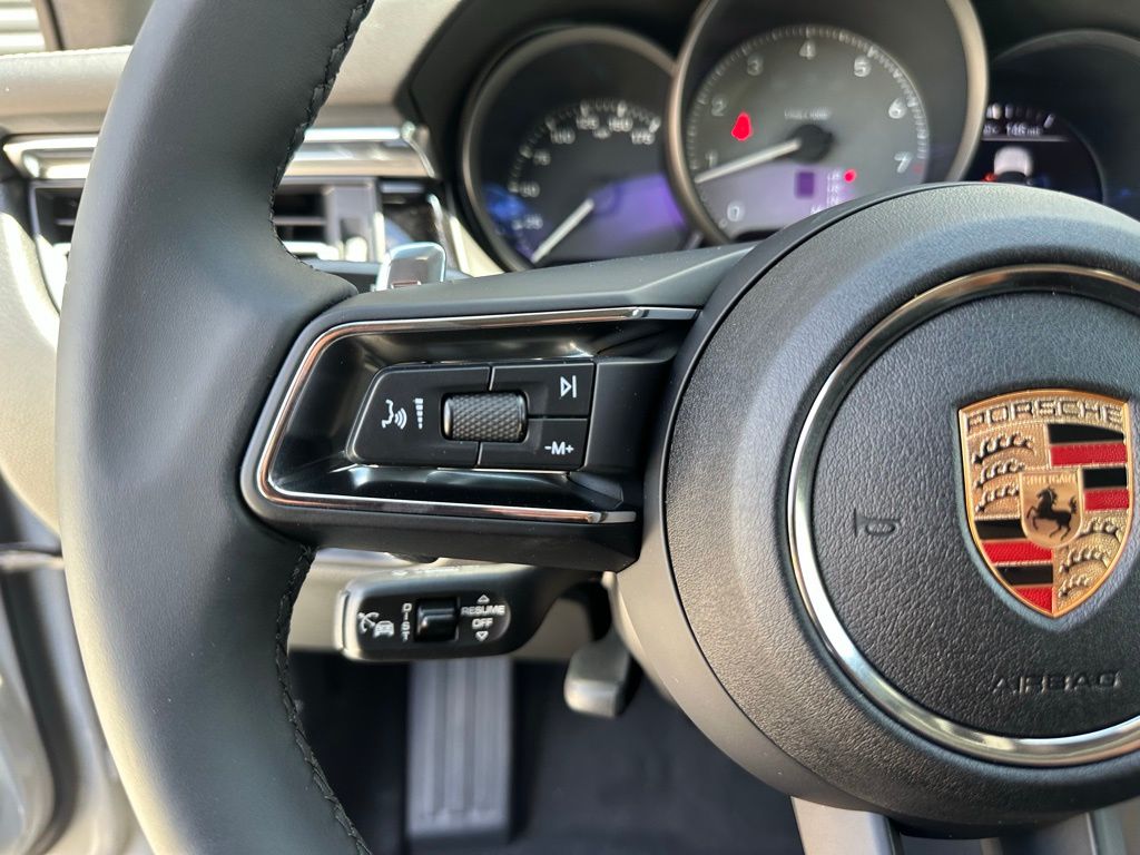Thumbnail: 2025 Porsche Macan - 21