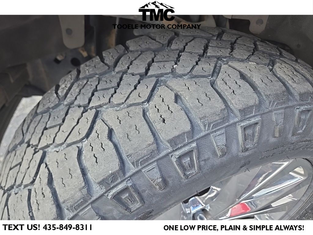 Used 2017 White Ford Lariat image 6