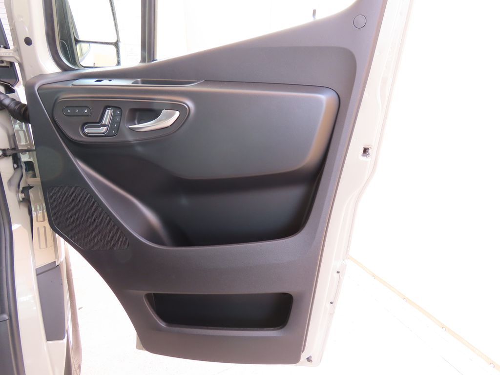 Thumbnail: 2025 Mercedes-Benz Sprinter - 26