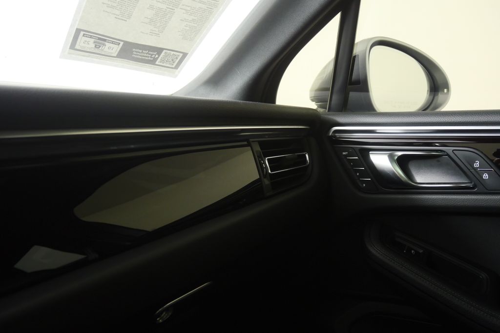 Thumbnail: 2022 Porsche Macan - 27
