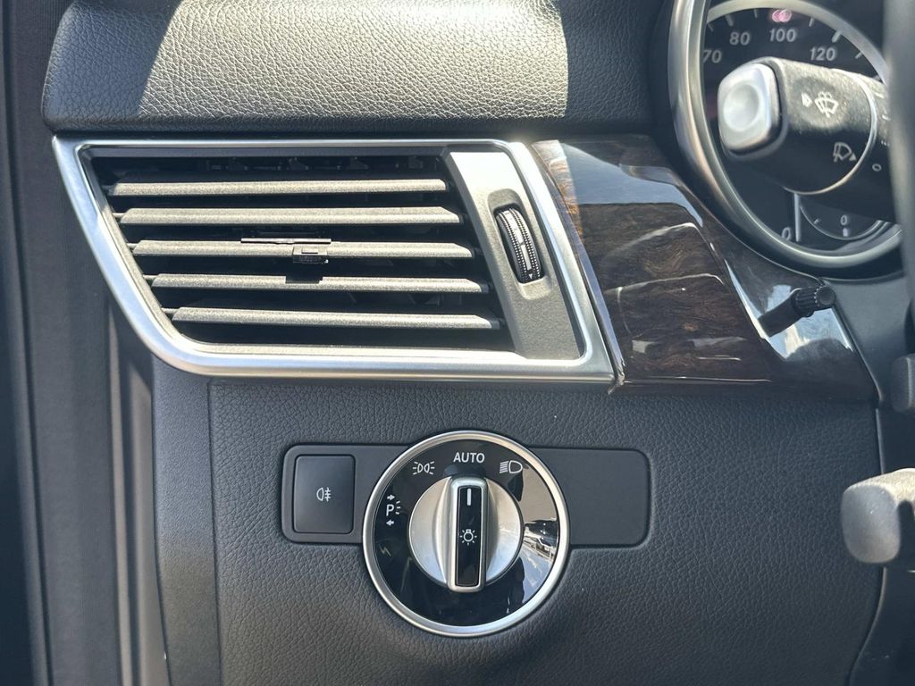 Thumbnail: 2014 Mercedes-Benz M-Class - 30