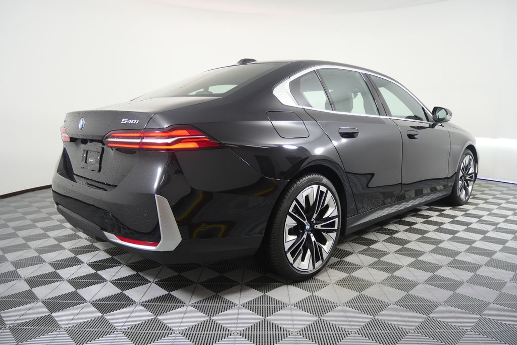 Thumbnail: 2025 BMW 5 Series - 3