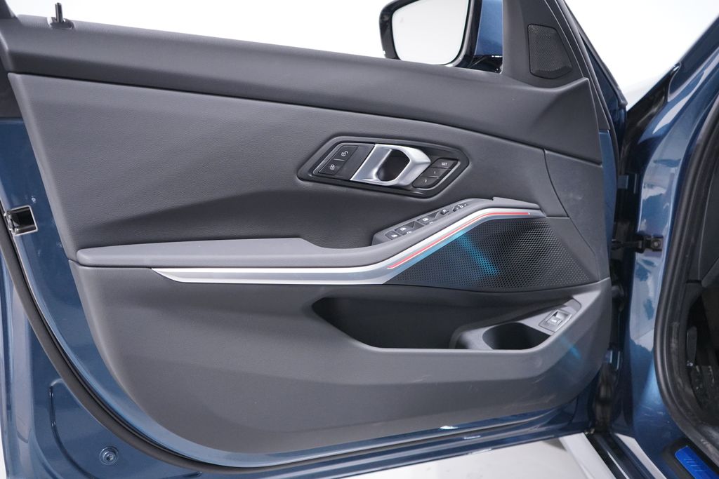 Thumbnail: 2026 BMW 3 Series - 15