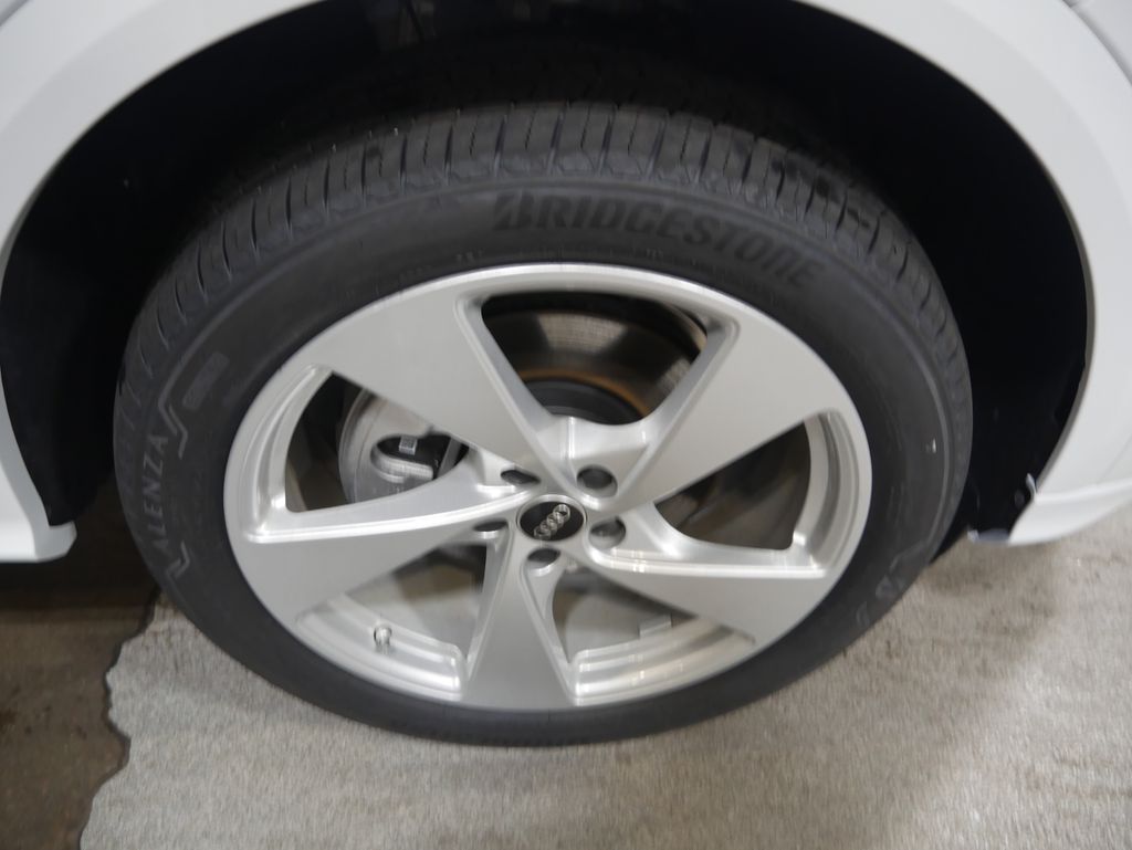 Thumbnail: 2025 Audi Q5 - 14