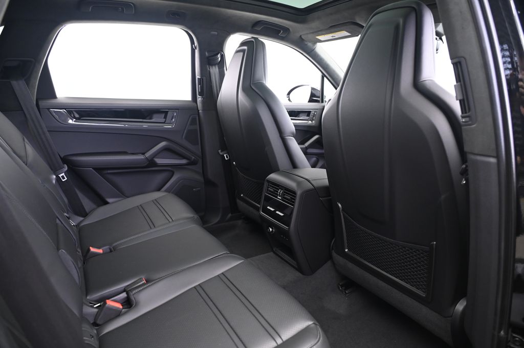 Thumbnail: 2025 Porsche Cayenne - 17