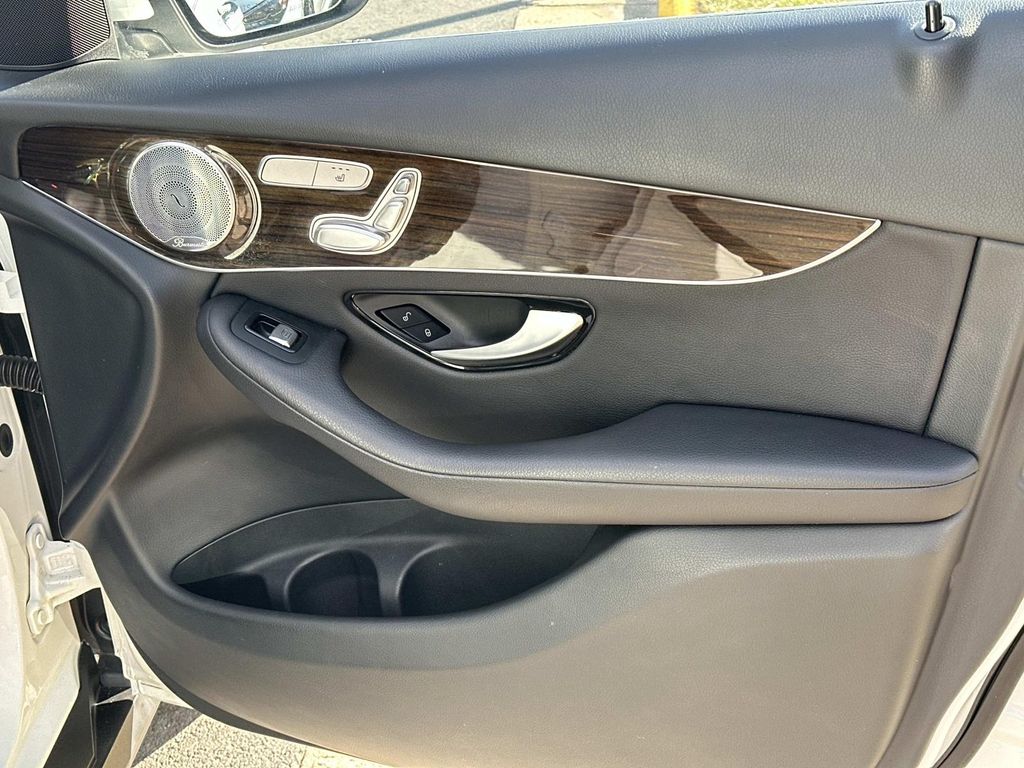 Thumbnail: 2016 Mercedes-Benz GLC - 18