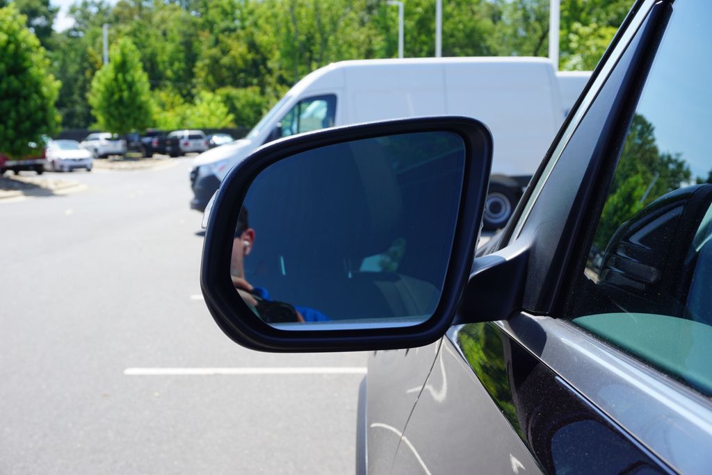 Thumbnail: 2026 Mercedes-Benz GLE - 13