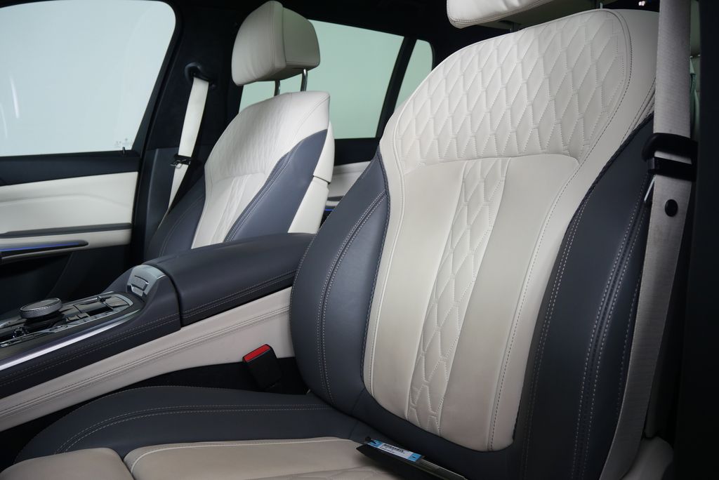 Thumbnail: 2023 BMW X7 - 11