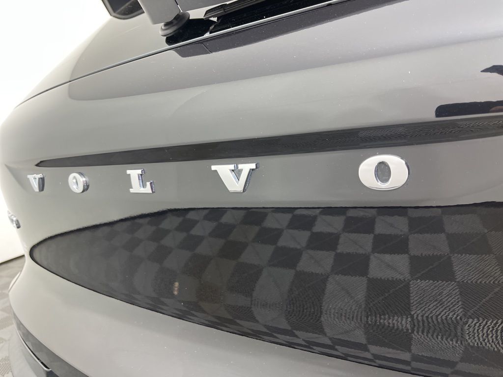 Thumbnail: 2022 Volvo XC40 - 19