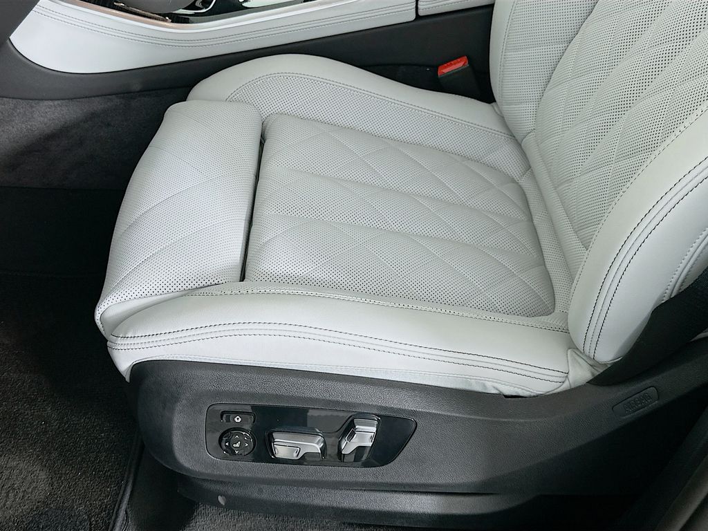 Thumbnail: 2026 BMW X5 - 21
