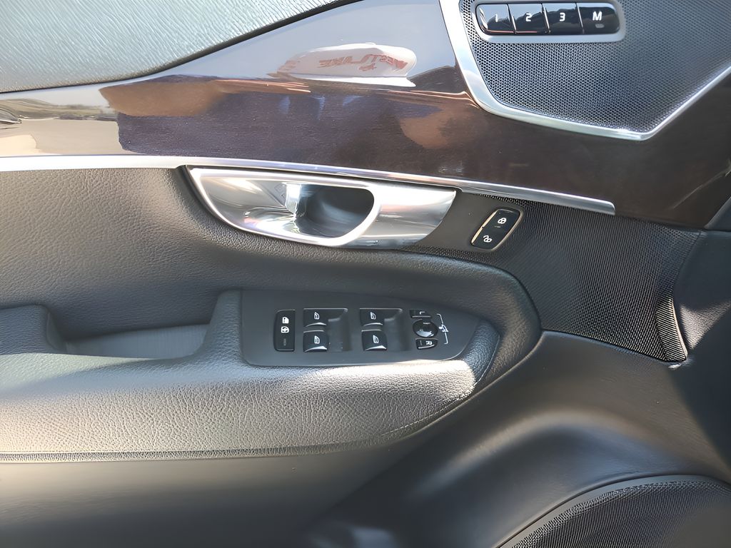 Used Car 2017 Volvo Xc90  T5 Momentum For Sale Under $20,000 In Austin, Texas