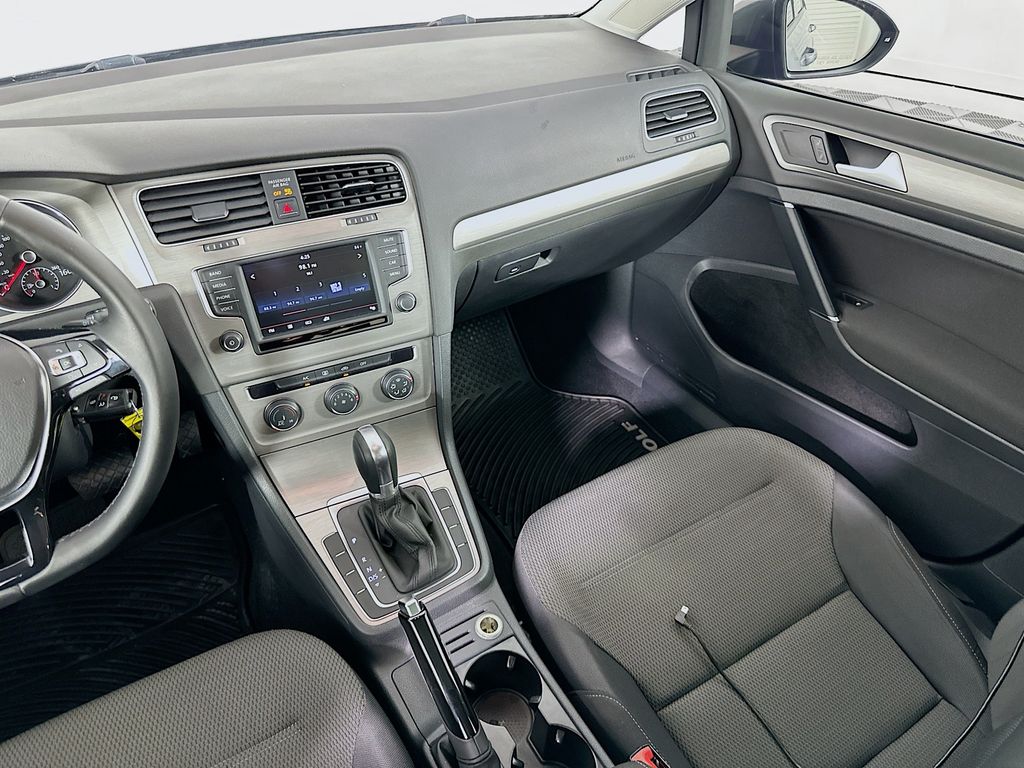 Thumbnail: 2016 Volkswagen Golf - 22