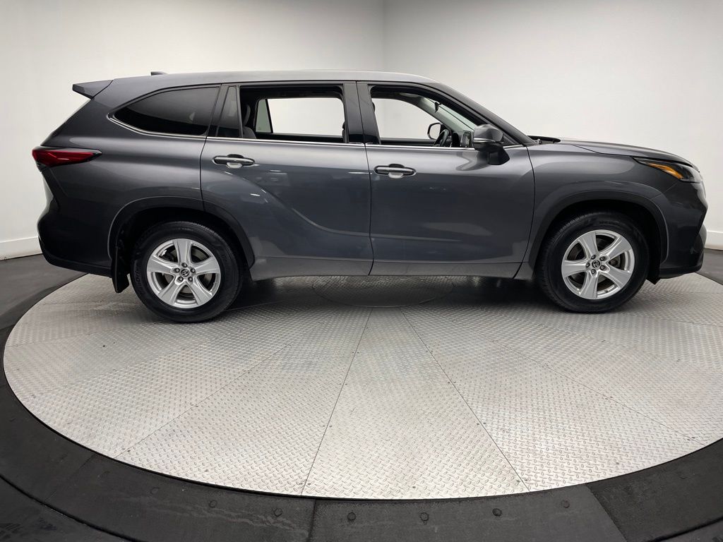 2021 Toyota Highlander LE 4