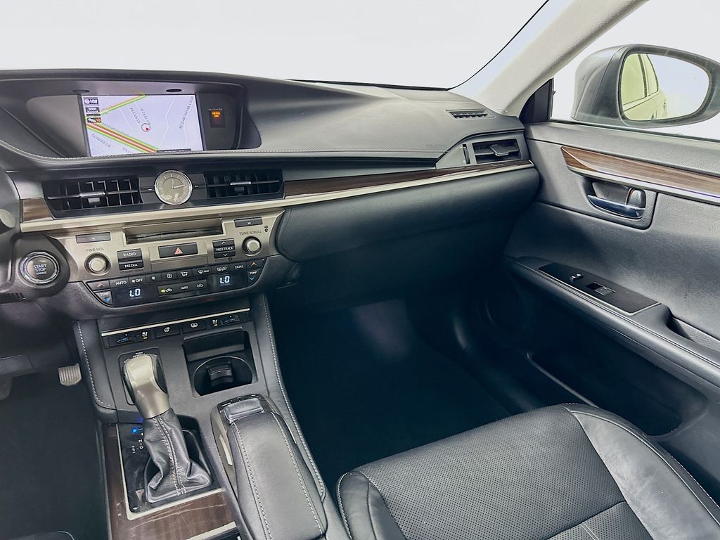 Thumbnail: 2017 Lexus ES - 24