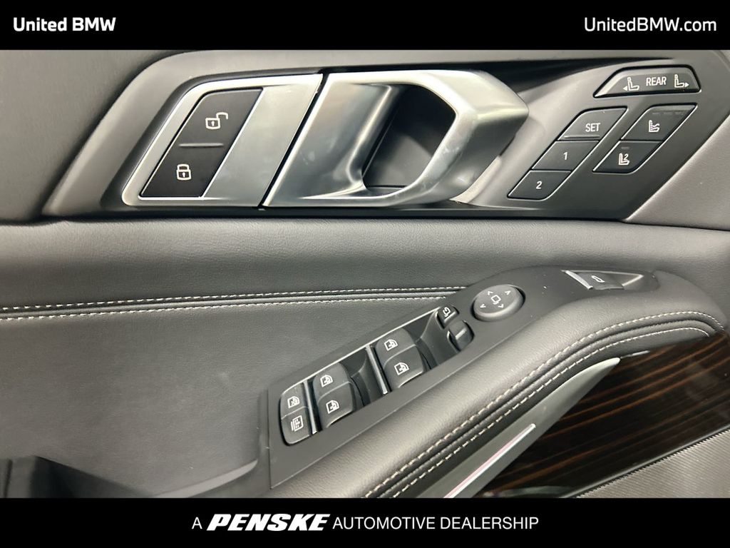 Thumbnail: 2026 BMW X7 - 11