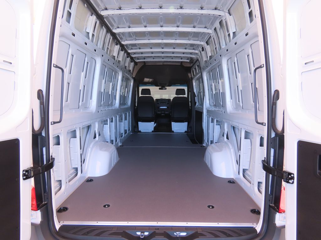 Thumbnail: 2025 Mercedes-Benz Sprinter - 27