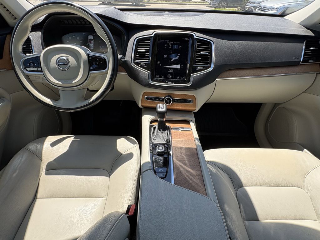 Used 2022 Denim Blue Metallic Volvo T6 Momentum image 27