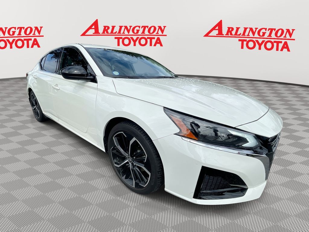 2024 Nissan Altima SR's photo