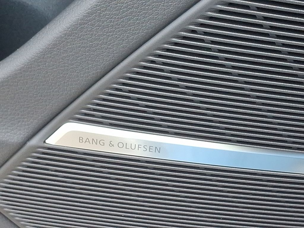 Thumbnail: 2026 Audi Q8 - 19