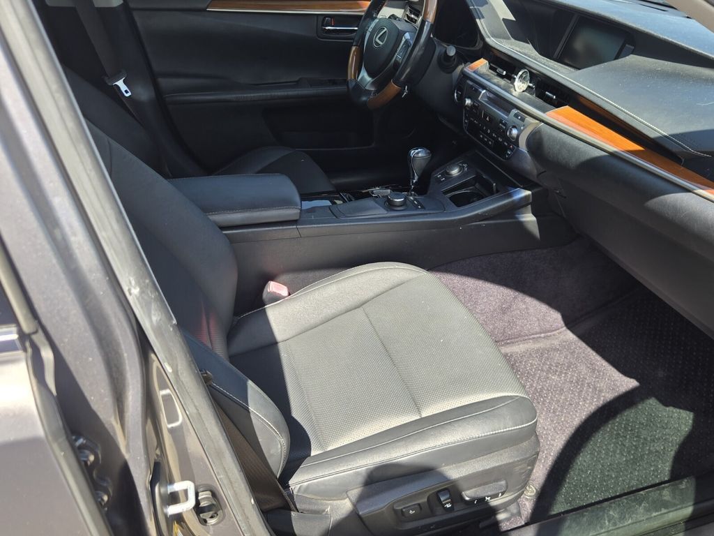 2015 Lexus ES - $8,995